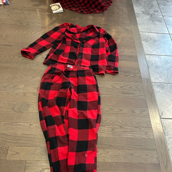 Red and Black Plaid Womens Pajamas - Picture 1 of 4